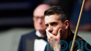 Mark Allen battles back to stay in scrappy Crucible semi against Mark Selby