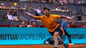 Andy Murray moves into quarter-finals in France