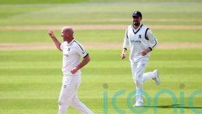 Chris Rushworth fires Division One leaders Warwickshire to win over Essex
