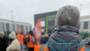 Health workers in Wales vote to accept pay offer