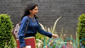 Foreign students will be barred from bringing dependants to UK in migration curb