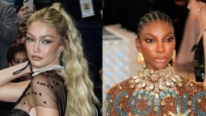 How to wear the red carpet shimmer beauty trend
