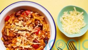 Pinch of Nom’s chilli mac ‘n’ cheese recipe