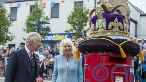 King and Queen impressed by crocheted crown during Selkirk visit