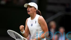 Iga Swiatek fights back to reach Western and Southern Open quarter-finals