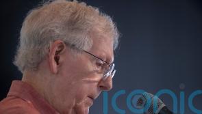 Mitch McConnell appears to briefly freeze up again