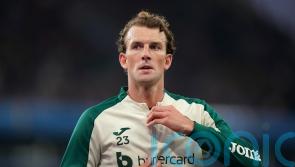Managerless Hibernian beat Aberdeen to claim first league win of season
