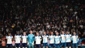 England and Australia observe silence for those killed in Israel and Gaza