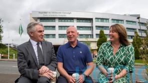 English tourist returns to Irish hospital to thank doctor who saved his life