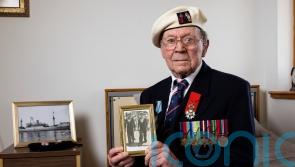 Veteran, 98, pays tribute to fallen soldiers who died during D-day