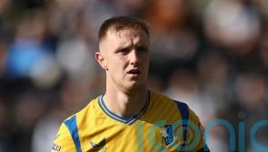 Mansfield edge out Salford to climb into top three in League Two