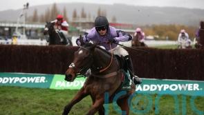 Stage Star survives late scare to claim Paddy Power glory