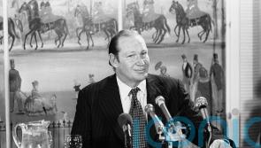 Kerry Packer offered as mediator in Spycatcher case