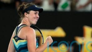 Teenager Linda Noskova stuns world number one Iga Swiatek at Australian Open