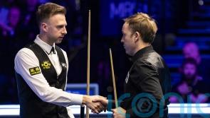Ali Carter battles past top seed Judd Trump to reach semi-finals in Telford