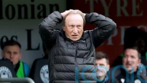 St Mirren strike twice in stoppage time to deny Neil Warnock first Aberdeen win