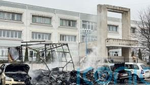 Russian officials say Ukrainian shelling leaves two people dead in border city
