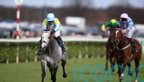 De Sousa gets off to flying start on classy Charyn