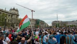 Tens of thousands turn out to back challenger to Hungary’s Orban