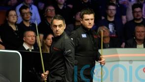 Ronnie O’Sullivan closes in on World Championship quarter-final spot