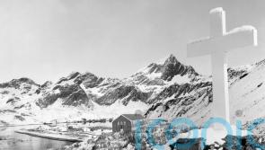 Cross erected in memory of explorer Shackleton to travel 7,000 miles to Scotland