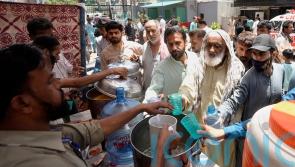 Doctors treat hundreds of heatstroke victims as Pakistan hit by heatwave