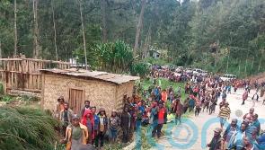 Emergency convoy takes aid to survivors of Papua New Guinea landslide