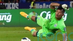 Chinese football fans pour money into food stall run by Singapore&rsquo;s goalkeeper