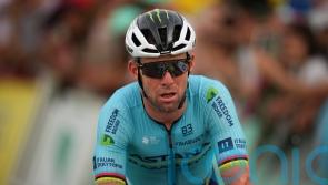 Mark Cavendish struggles in heat on brutal first stage of Tour de France