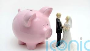 How to save money when planning a wedding