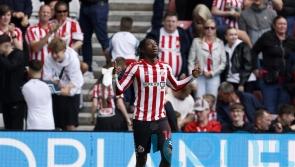 Romaine Mundle’s goal beats Burnley and takes Sunderland top of Championship
