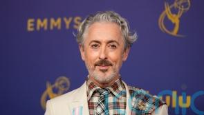 Alan Cumming jokes Taylor Swift ‘stole my look’ at VMAs
