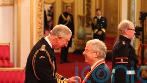 Pianist Sir Andras Schiff withdraws from Proms after breaking his leg
