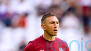 Kevin Sinfield to continue with England coaching role after agreeing new terms