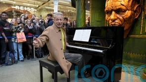 Jeff Goldblum serenades Londoners with St Pancras International piano display