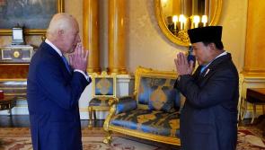 King offers traditional welcome to Indonesian president