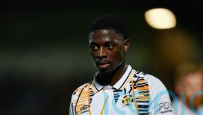 Sullay Kaikai’s late header earns 10-man Cambridge draw with Bolton