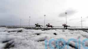 Plummeting temperatures force abandonment of Lanzarote card at Kempton