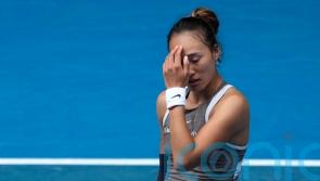 Aryna Sabalenka survives early test as Zheng Qinwen crashes out