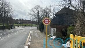 One dead and two pedestrians injured after crash between bus and car