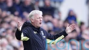 David Moyes applauds West Ham fans after Everton frustrate them with late goal