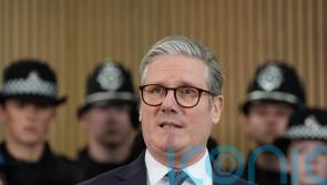 Keir Starmer pledges 3,000 new neighbourhood police officers by start of 2026