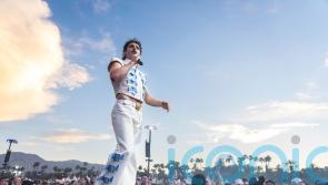 Benson Boone performs Bohemian Rhapsody with Sir Brian May at Coachella