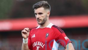 Doncaster just outside top three after draw with Salford