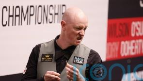 Chris Wakelin holds off Neil Robertson to reach second round for the first time