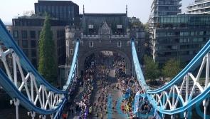 Tens of thousands set off on London Marathon