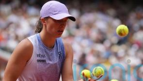 Iga Swiatek battles back to extend winning French Open run to 25 matches