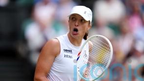 Iga Swiatek fights back to reach Wimbledon third round