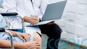 Review launched over reports of delayed response to faulty knee replacement part