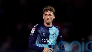 Wycombe late show stuns Barnsley and rescues point